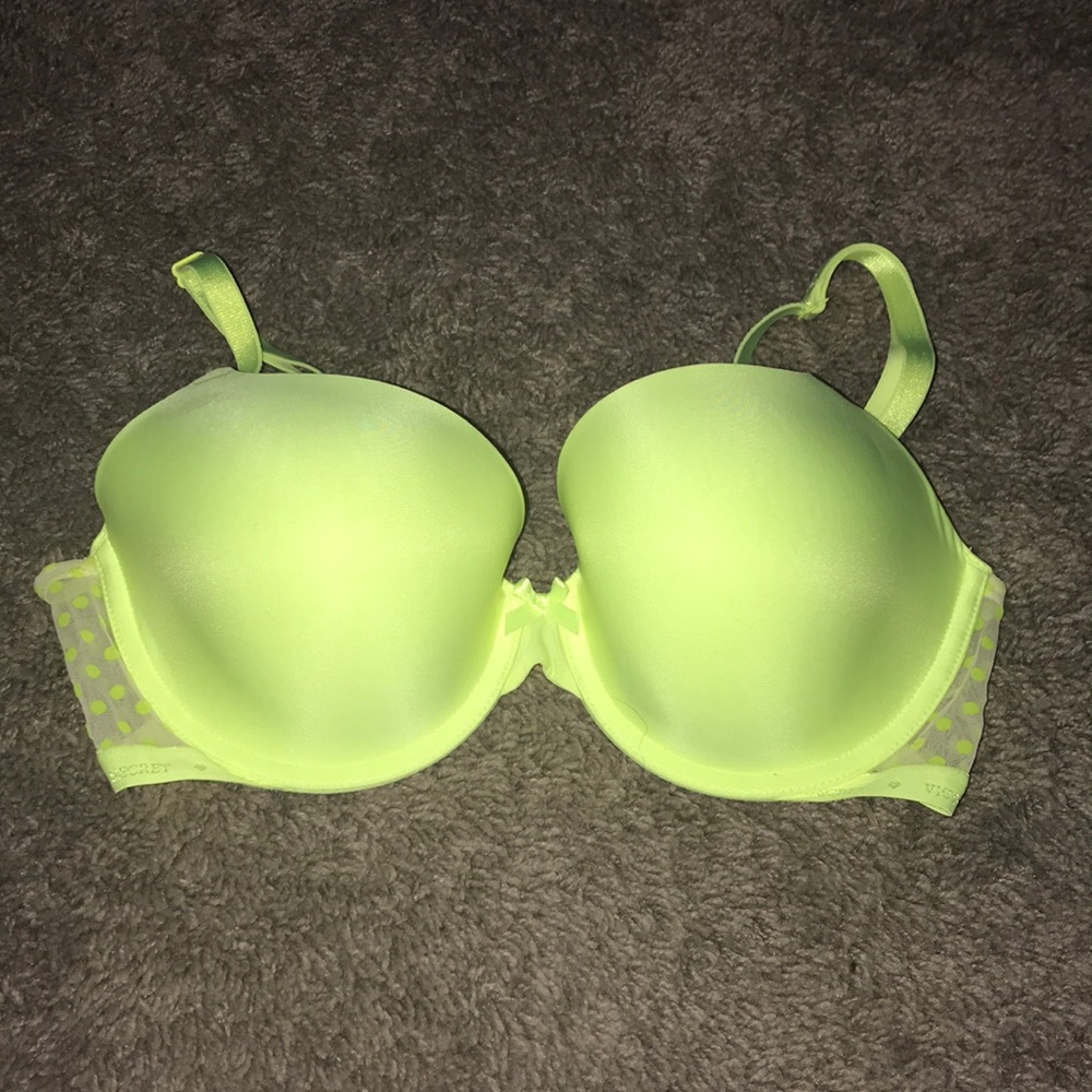 Victoria’s Secret lightly lined bra
